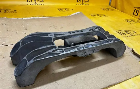 Ford Explorer VI Gearbox mounting bracket L1M35060BA