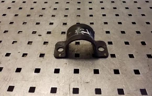 Chevrolet Captiva Sway bar bush bracket, front 