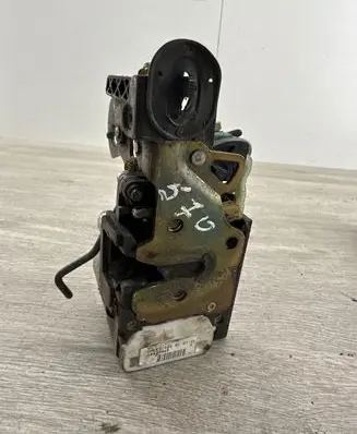 Chevrolet Blazer Rear door lock 16639869 165010731