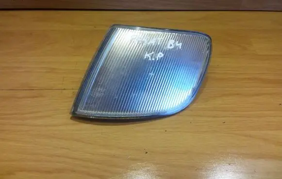 Volkswagen PASSAT B4 Front indicator light 3A0941067