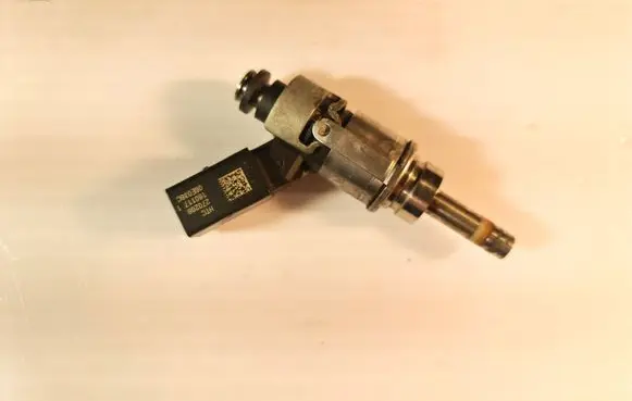 Audi A6 S6 C6 4F Fuel injector 06E036C 270206
