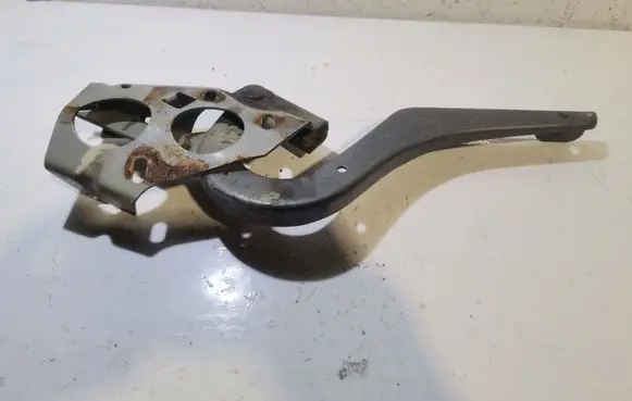 BMW 5 E28 Tailgate/trunk/boot hinge