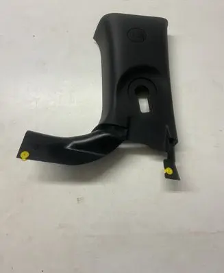 Hyundai Genesis Seat belt trim 858302M600