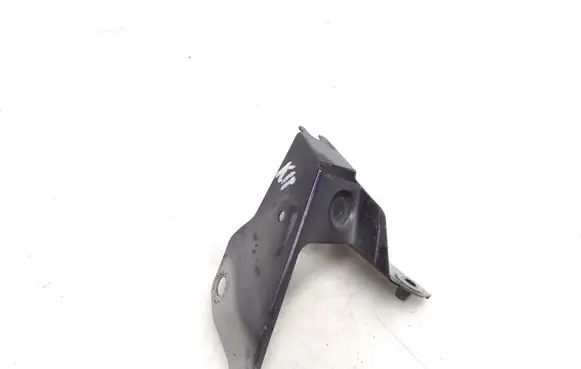 Fender mounting bracket