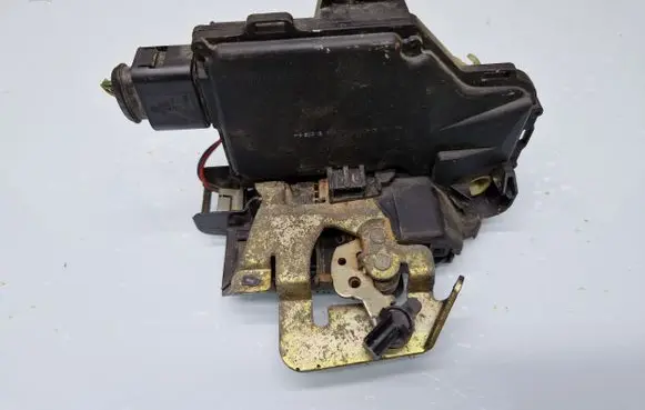 Audi A6 S6 C5 4B Front door lock 4B1837015B