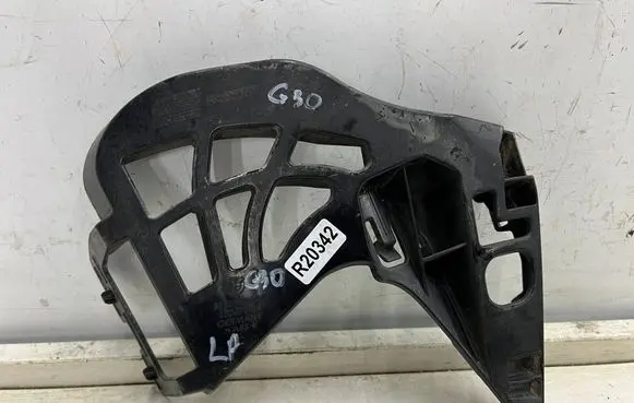 BMW 5 G30 G31 Front bumper mounting bracket 7385347