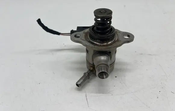 Skoda Octavia Mk4 Fuel injection high pressure pump 05E127027D