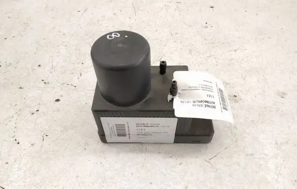 Mercedes-Benz C W203 Central locking vacuum pump A2038000048 2038000048