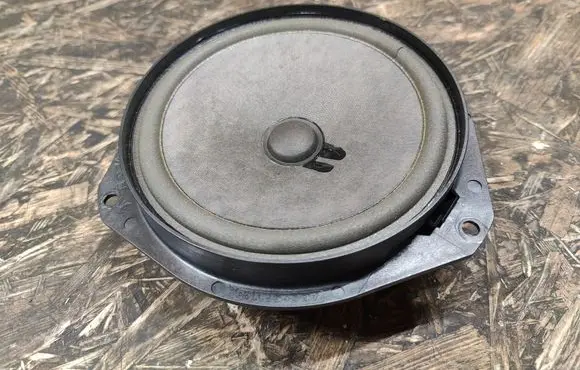 Fiat 500X Front door speaker A01910401