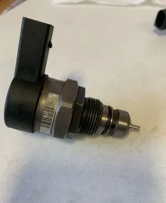 BMW 5 E60 E61 Fuel pressure sensor 0281002738 31359534 050407