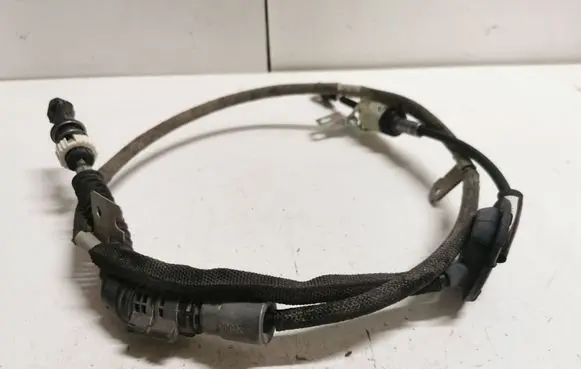 Chevrolet Camaro Gear shift cable linkage 84105594