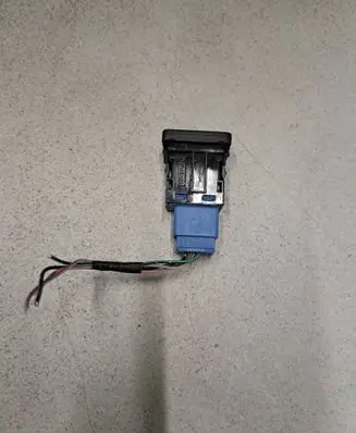 Mitsubishi Outlander Tailgate opening switch