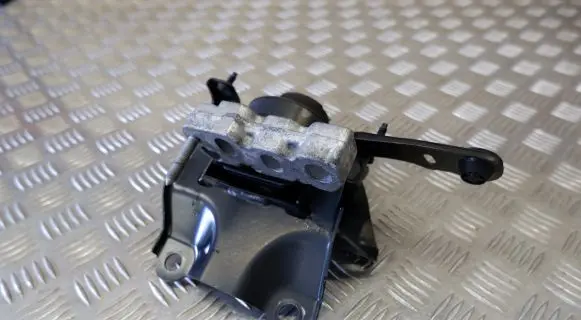 Toyota Yaris XP210 Engine mount bracket 12372K0060