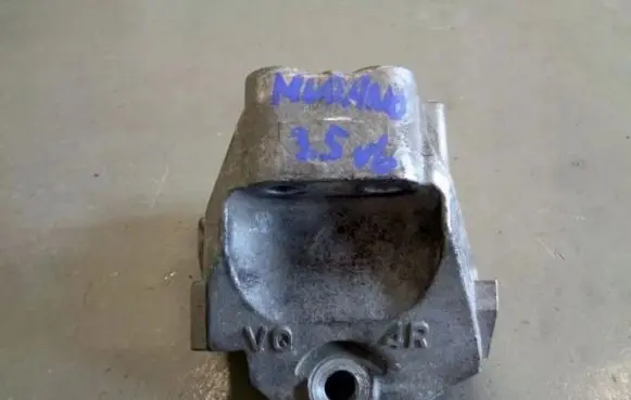 Nissan Murano Z51 Engine mount vacuum valve 