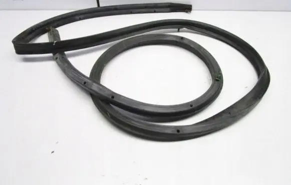 Nissan Qashqai+2 Front door rubber seal 80830JD000