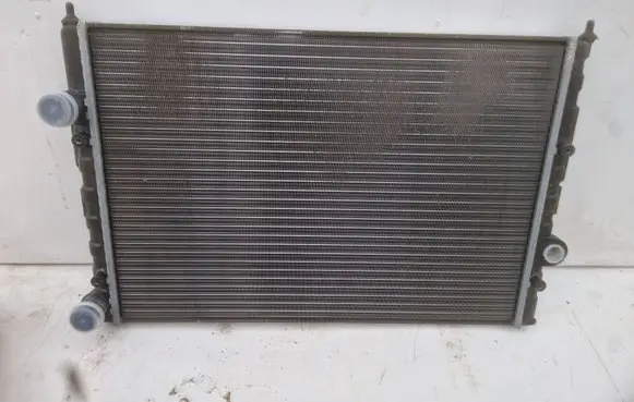 Volkswagen PASSAT B4 Coolant radiator 8d0121251