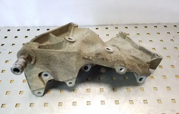 Suzuki Grand Vitara II Generator/alternator bracket 