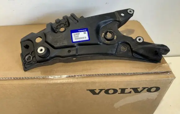 Volvo S60 Fender mounting bracket 32288930