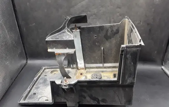 Volvo V50 Battery tray 30746170