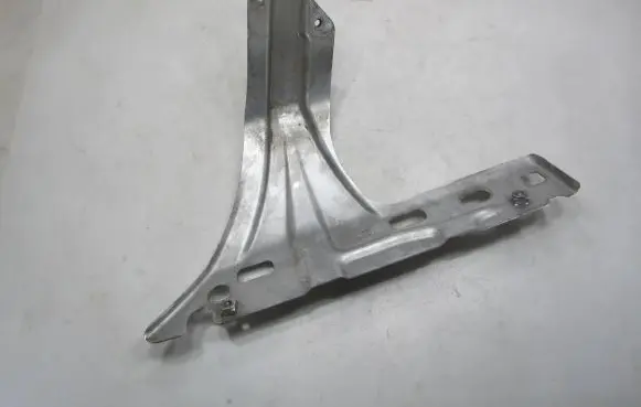 Volkswagen Touran I Fender mounting bracket 1T0821136