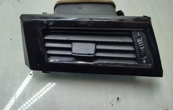 BMW 5 E60 E61 Dashboard side air vent grill/cover trim 6910731