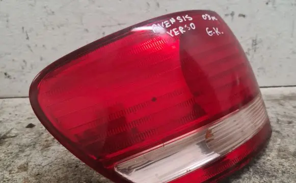 Toyota Avensis Verso Rear/tail lights