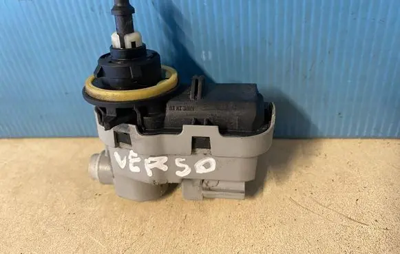 Headlight level adjustment motor