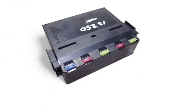 Lexus IS 220D-250-350 Fuse module 8921153020