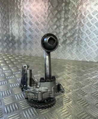 Volkswagen Golf IV Oil pump 06A115105