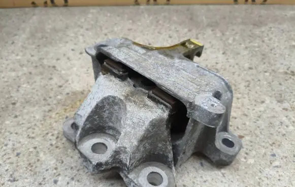 Volvo XC40 Engine mount bracket 326G17 A260361A 26016