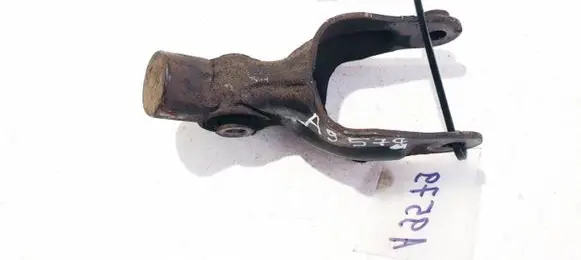 Peugeot Partner Engine mount bracket