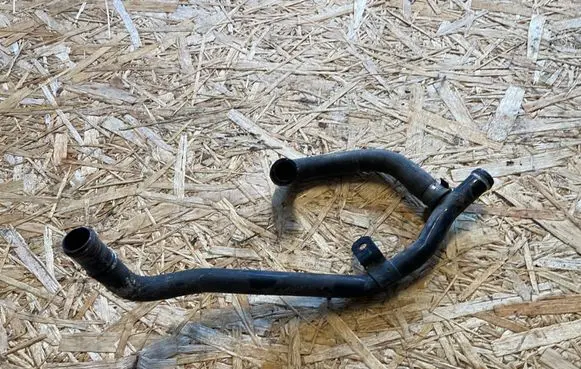 Audi A4 S4 B5 8D Engine coolant pipe/hose