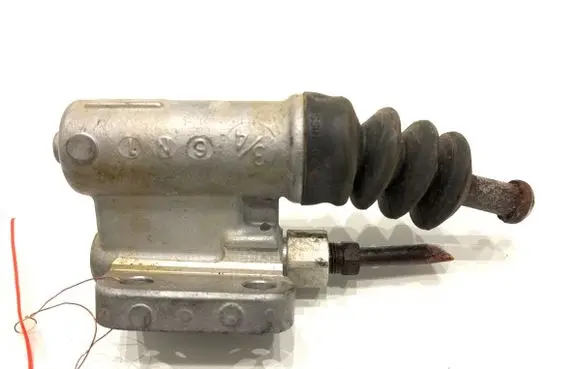 Honda CR-V Clutch slave cylinder 