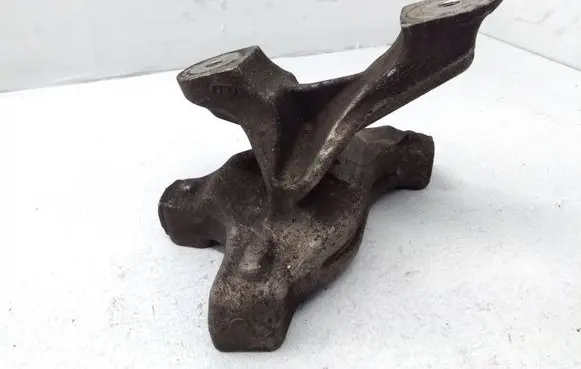 Honda CR-V Engine mounting bracket