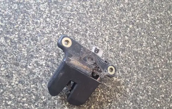 Audi A4 S4 B5 8D Tailgate/trunk/boot lock/catch/latch