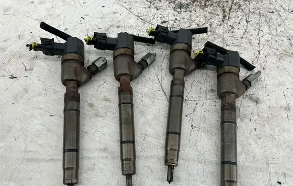 Hyundai ix20 Fuel injectors set 0445110320