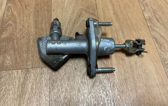 Honda FR-V Clutch master cylinder 70B11