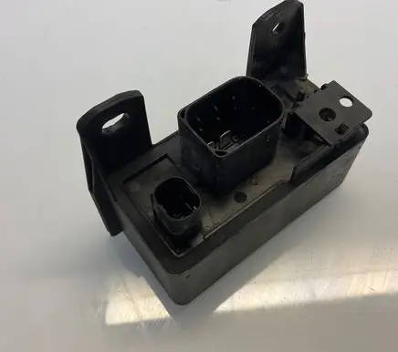 Mercedes-Benz E W211 Glow plug pre-heat relay A0005453516 0005453516