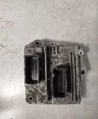 Opel Astra J Engine control unit/module 55561172