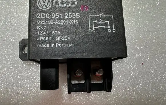 Volkswagen Touareg I Fuse module 2D0951253B V23132A2001316 12VA150A