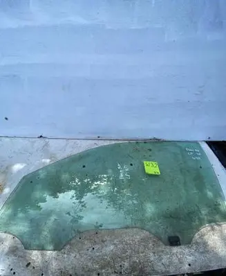 Volkswagen Polo IV 9N3 Front door window glass four-door 43R000479