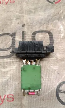 Opel Corsa E Heater blower motor/fan resistor