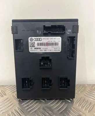 Audi A8 S8 D4 4H Comfort/convenience module 4H0907063BG 11012002 F005V01177