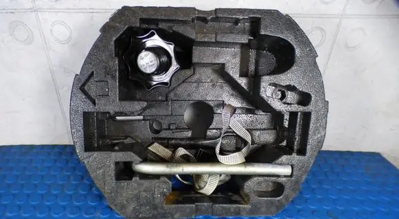 Skoda Fabia Mk3 (NJ) Tool set 5C0012115B