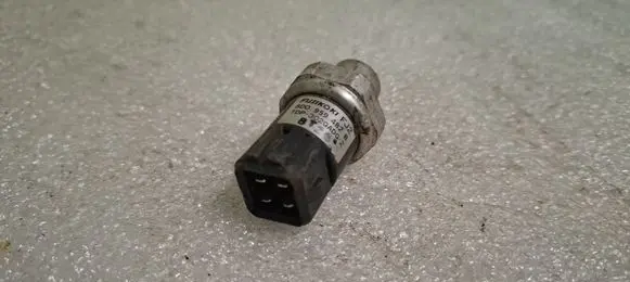 Volkswagen PASSAT B5.5 Air conditioning (A/C) pressure sensor 8D0959482B