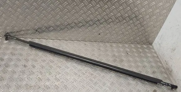 Toyota Verso Front door glass trim molding