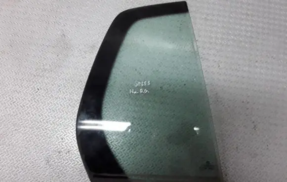 Rear vent window glass