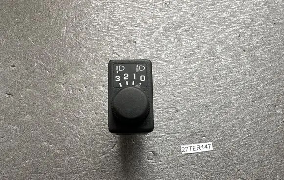 Nissan Terrano Headlight level height control switch 251900F000