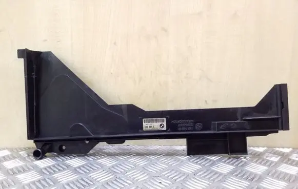 BMW X3 E83 Radiator mount bracket 11074810 3509203
