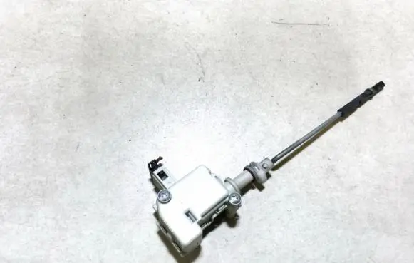 Volkswagen Golf IV Central locking motor 1j6810773 3b0959782